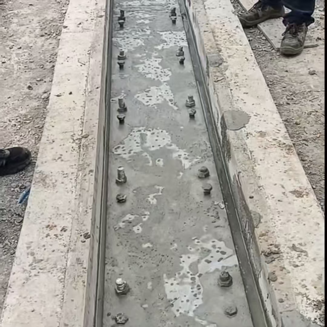 北塘港口码头起重机龙门吊重型机械设备稳固用早强快凝轨道胶泥
